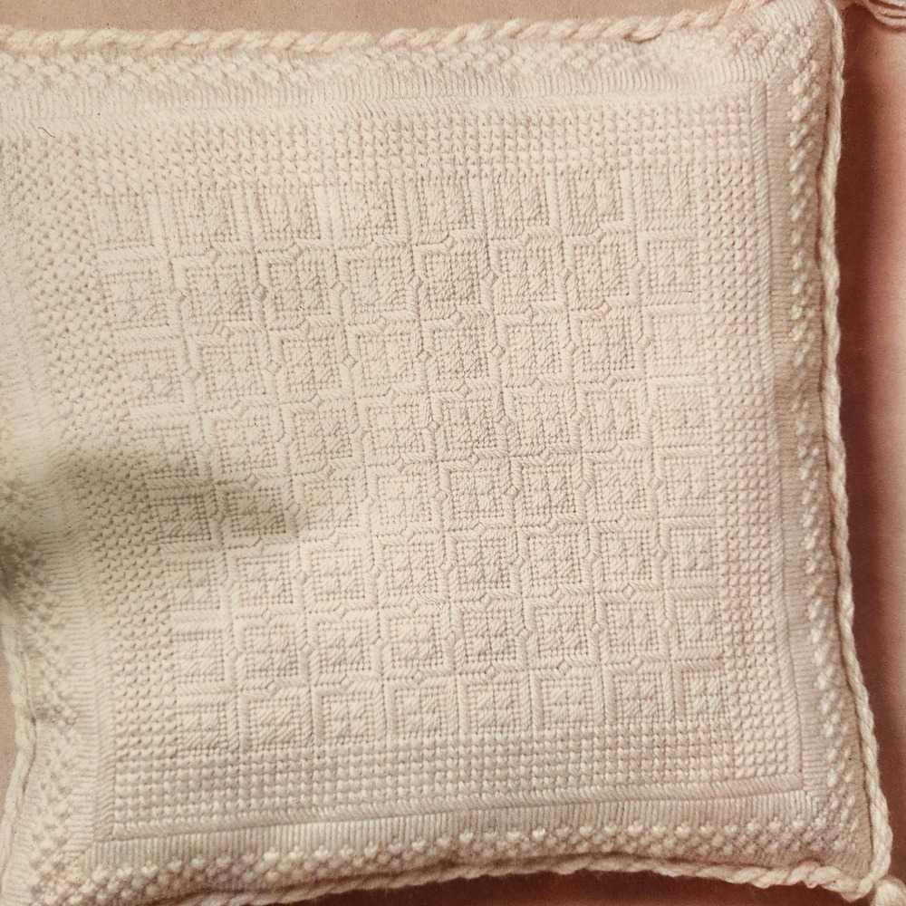 VTG BERNAT BARGELLO T05037 CUT‎ GLASS IVORY TAPESTRY NEEDLEPOINT PILLOW KIT 15" - Picture 6 of 11